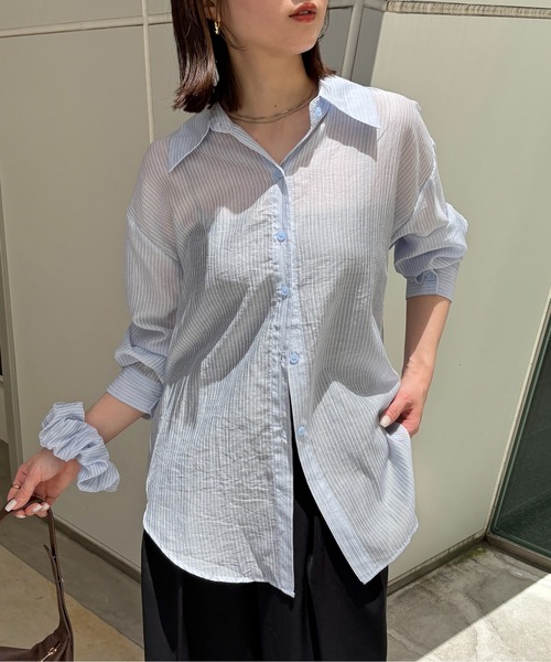 Thevon(ゼボン)の「シアーストライプシャツ×シュシュセット(シャツ/ブラウス・レディース・グリーン/イエロー/ピンク/サックスブルー・FREE)」の3枚目の写真