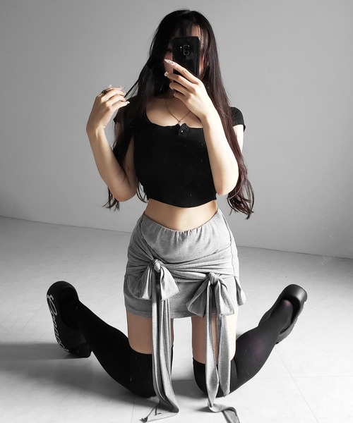 me+em select(ミームセレクト)の「【 2color 】ダブルレイヤードリボンドレープミニスカパン / double layered ribbon draped mini skirt pants ※※(スカート・レディース・ブラック/グレー・FREE)」の4枚目の写真