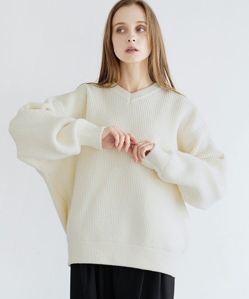 LILL(リル)の「マルチファンクションルーズシルエットVネックニット【静電防止/抗ピリング/ウォッシャブル】(ニット/セーター・メンズ・ブラック/オフホワイト・L/M/S/XL)」の7枚目の写真