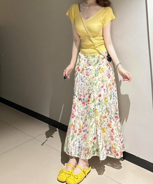 LUCPY(ラクピー)の「フラワープリーツロングスカート(スカート・レディース・アイボリー・LARGE/MEDIUM/SMALL/X-LARGE)」の2枚目の写真
