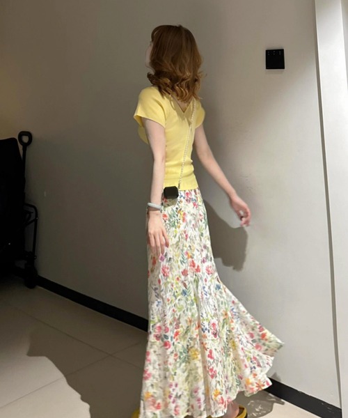LUCPY(ラクピー)の「フラワープリーツロングスカート(スカート・レディース・アイボリー・LARGE/MEDIUM/SMALL/X-LARGE)」の3枚目の写真