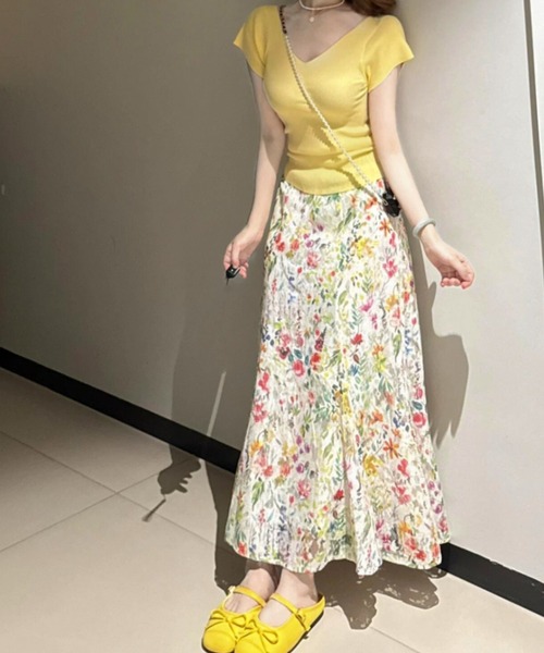 LUCPY(ラクピー)の「フラワープリーツロングスカート(スカート・レディース・アイボリー・LARGE/MEDIUM/SMALL/X-LARGE)」の5枚目の写真