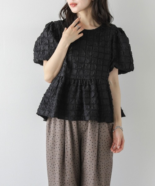 AMELY(エミリー)の「ふくれジャガード ペプラムブラウス(Tシャツ/カットソー・レディース・ホワイト/ブラック・フリー)」の13枚目の写真