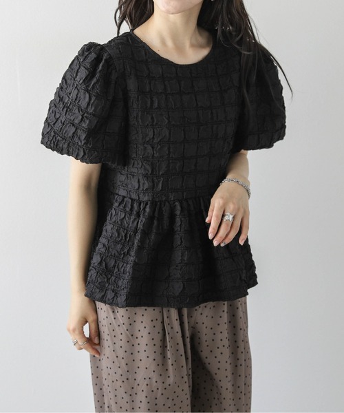 AMELY(エミリー)の「ふくれジャガード ペプラムブラウス(Tシャツ/カットソー・レディース・ホワイト/ブラック・フリー)」の16枚目の写真