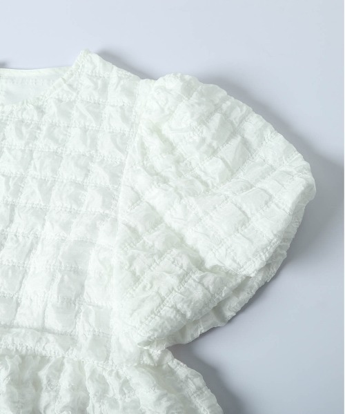 AMELY(エミリー)の「ふくれジャガード ペプラムブラウス(Tシャツ/カットソー・レディース・ホワイト/ブラック・フリー)」の7枚目の写真