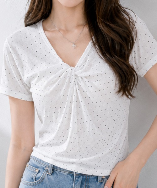 by LEGNA(バイレグナ)の「ドット柄ツイストデザイントップス(Tシャツ/カットソー・レディース・ブルー/ブラック/ホワイト/ベージュ/ピンク/グレー・FREE)」の7枚目の写真
