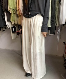 美しいワイドシルエットでこなれ感を演出。毎日穿きたくなるタック入りワイドパンツ