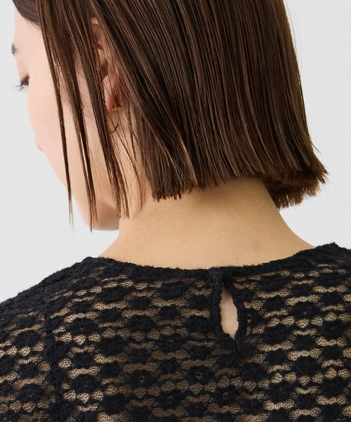 ROPE'(ロペ)の「【J'aDoRe・ルミネ限定カラー】フラワーレースベーシックカットソー/イージーケア(Tシャツ/カットソー・レディース・オフホワイト/ブラック・FREE)」の6枚目の写真