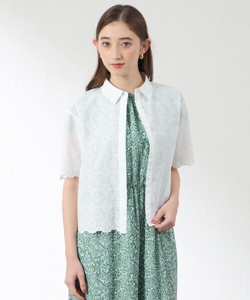 amaca(アマカ)の「フローラルスカラップ シャツブラウス(シャツ/ブラウス・レディース・オフホワイト/ブラウン系その他5・38/40)」の1枚目の写真