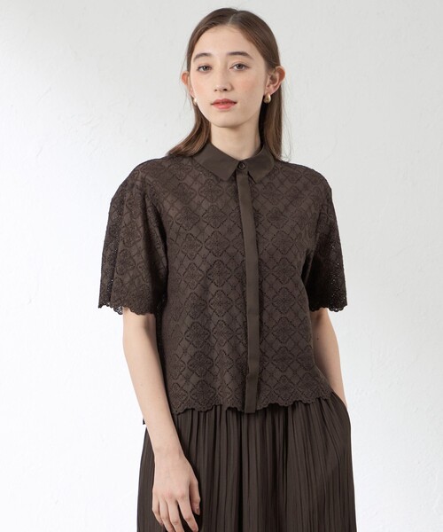 amaca(アマカ)の「フローラルスカラップ シャツブラウス(シャツ/ブラウス・レディース・オフホワイト/ブラウン系その他5・38/40)」の2枚目の写真