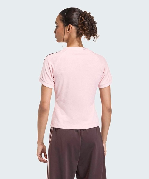 adidas(アディダス)の「テリータオル カリ 半袖Tシャツ / アディダスオリジナルス adidas Originals(Tシャツ/カットソー・レディース・ピンク・XX-LARGE/LARGE/MEDIUM/SMALL/X-LARGE)」の2枚目の写真