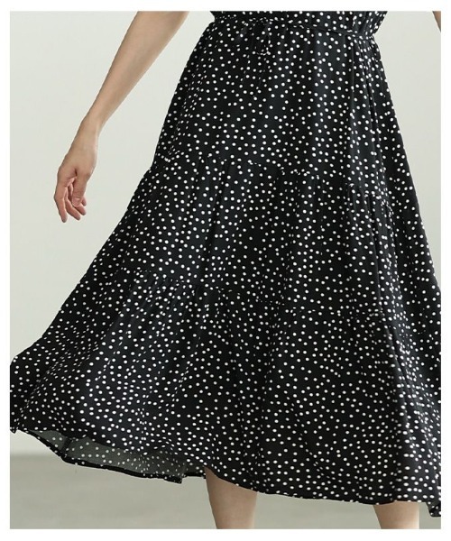 Sawa a la mode(サワアラモード)の「ベルト付きティアードシャツワンピース(シャツワンピース・レディース・ドット/ブラック×ホワイト・FREE)」の5枚目の写真