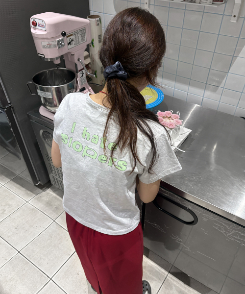 WHILE(ワイル)の「スロッパーヘイター クロップTシャツ (MELANGE)(Tシャツ/カットソー・レディース・その他・FREE)」の2枚目の写真