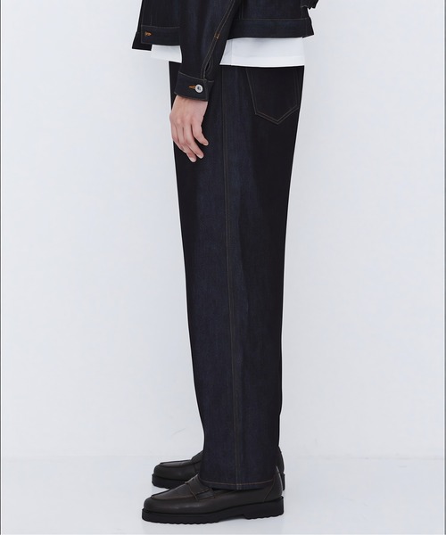 UNITED TOKYO（ユナイテッドトウキョウ）の「TYPEZ SILK DENIM STRAIGHT PANTS（デニムパンツ・メンズ・ダークインディゴブルー・2/1）」の4枚目の写真