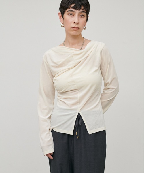 LARUTA（ラルータ）の「【LARUTA】［Web限定］シアーベロアカシュクールプルオーバー（Tシャツ/カットソー・レディース・アイボリー/ブラック/ブラウン/イエロー・FREE）」の2枚目の写真