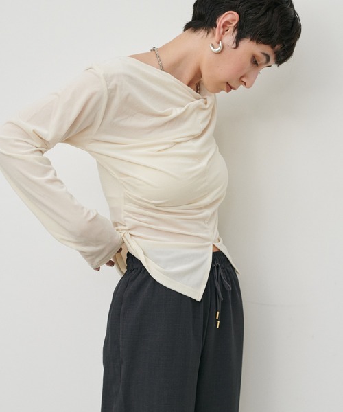 LARUTA（ラルータ）の「【LARUTA】［Web限定］シアーベロアカシュクールプルオーバー（Tシャツ/カットソー・レディース・アイボリー/ブラック/ブラウン/イエロー・FREE）」の7枚目の写真