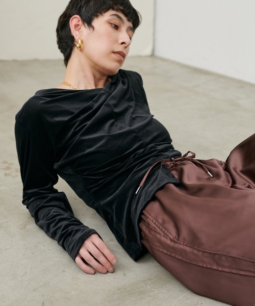LARUTA（ラルータ）の「【LARUTA】［Web限定］シアーベロアカシュクールプルオーバー（Tシャツ/カットソー・レディース・アイボリー/ブラック/ブラウン/イエロー・FREE）」の11枚目の写真