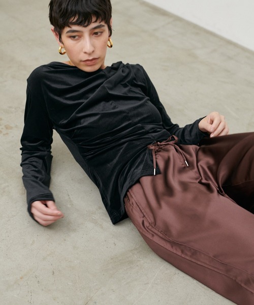 LARUTA（ラルータ）の「【LARUTA】［Web限定］シアーベロアカシュクールプルオーバー（Tシャツ/カットソー・レディース・アイボリー/ブラック/ブラウン/イエロー・FREE）」の12枚目の写真