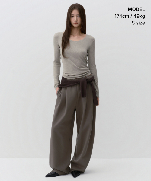 MUSINSA STANDARD WOMAN（ムシンサスタンダードウーマン）の「ウィメンズウールテンセルスリムスクープネック長袖Tシャツ[グレイッシュベージュ]（Tシャツ/カットソー・レディース・その他・SMALL/MEDIUM/LARGE/X-SMALL）」の4枚目の写真