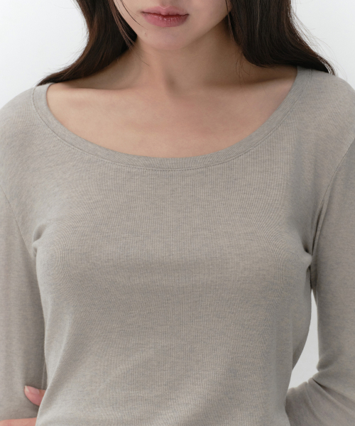 MUSINSA STANDARD WOMAN（ムシンサスタンダードウーマン）の「ウィメンズウールテンセルスリムスクープネック長袖Tシャツ[グレイッシュベージュ]（Tシャツ/カットソー・レディース・その他・SMALL/MEDIUM/LARGE/X-SMALL）」の3枚目の写真