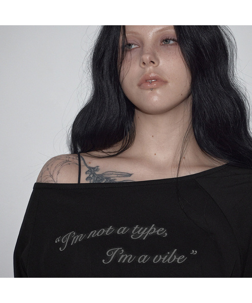 GROWHIDE(グロウハイド)の「グロップレタリングピンタックボート長袖Tシャツ_ブラック(Tシャツ/カットソー・レディース・ブラック・FREE)」の1枚目の写真