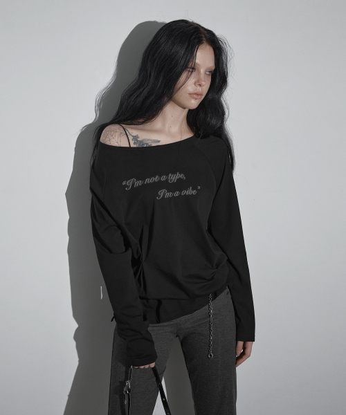 GROWHIDE(グロウハイド)の「グロップレタリングピンタックボート長袖Tシャツ_ブラック(Tシャツ/カットソー・レディース・ブラック・FREE)」の6枚目の写真