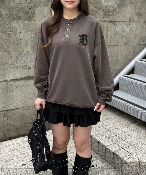 lilful(リルフル)の「【26年秋冬新作】アップリケ刺繍 ヘンリーネックロンT(Tシャツ/カットソー・メンズ・ブラウン/チャコール/アイボリー・L/M)」の12枚目の写真