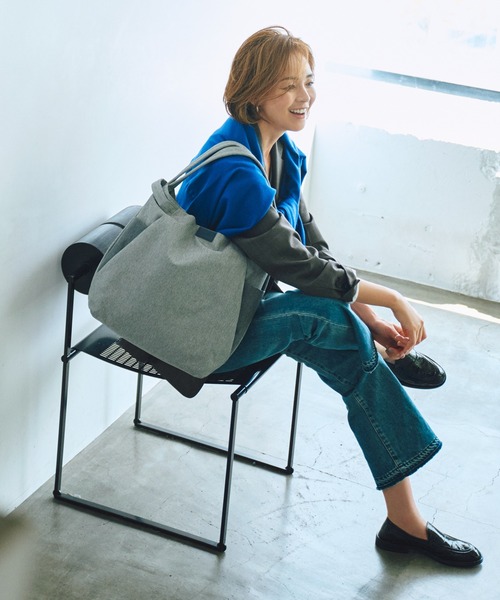 Y'SACCS(イザック)の「Y'SACCS×SHIHO ANY(エニィ) ショルダーバッグ&リュックサック(バックパック/リュック・レディース・ブラック/グレー/アイボリー・FREE)」の4枚目の写真