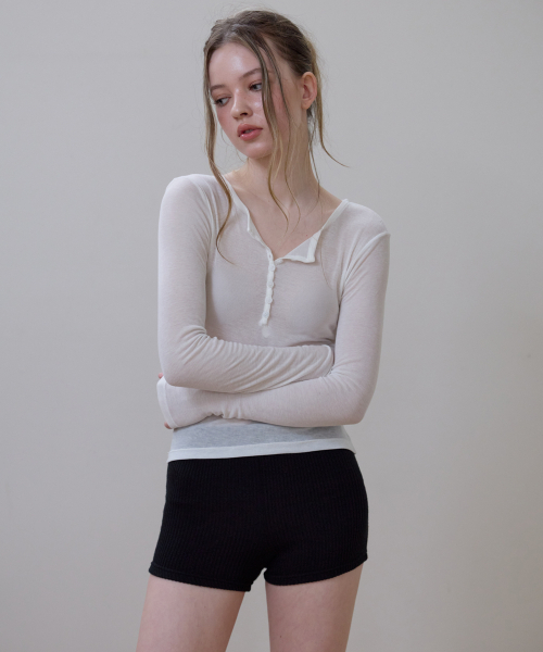 ROSEFRANTZ（ロゼフランツ）の「Henley Neck Layered Long Sleeve [Ivory]（Tシャツ/カットソー・レディース・アイボリー・OS）」の7枚目の写真