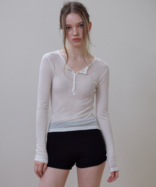ROSEFRANTZ（ロゼフランツ）の「Henley Neck Layered Long Sleeve [Ivory]（Tシャツ/カットソー・レディース・アイボリー・OS）」の8枚目の写真