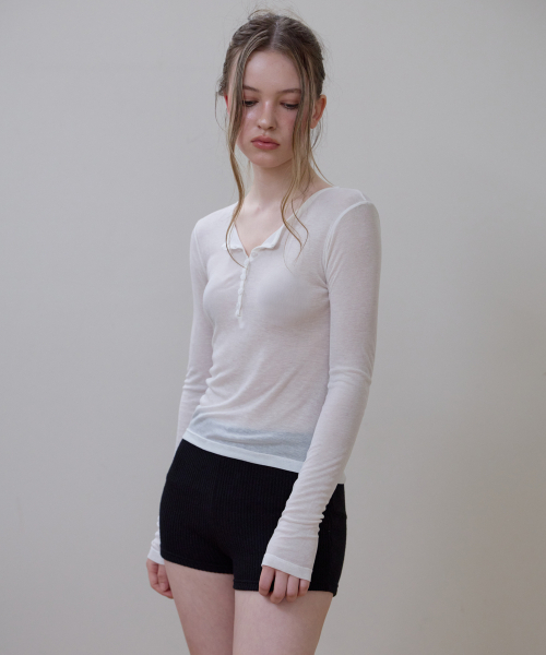 ROSEFRANTZ（ロゼフランツ）の「Henley Neck Layered Long Sleeve [Ivory]（Tシャツ/カットソー・レディース・アイボリー・OS）」の9枚目の写真