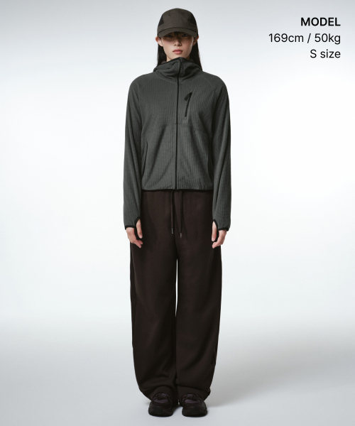 MUSINSA STANDARD WOMAN（ムシンサスタンダードウーマン）の「[シティレジャー] ウィメンズ グリッド ポーラ フリース バラクラバ フーデッド ジップアップ [マッドグレー]（パーカー・レディース・その他・SMALL/MEDIUM/LARGE/X-SMALL）」の2枚目の写真