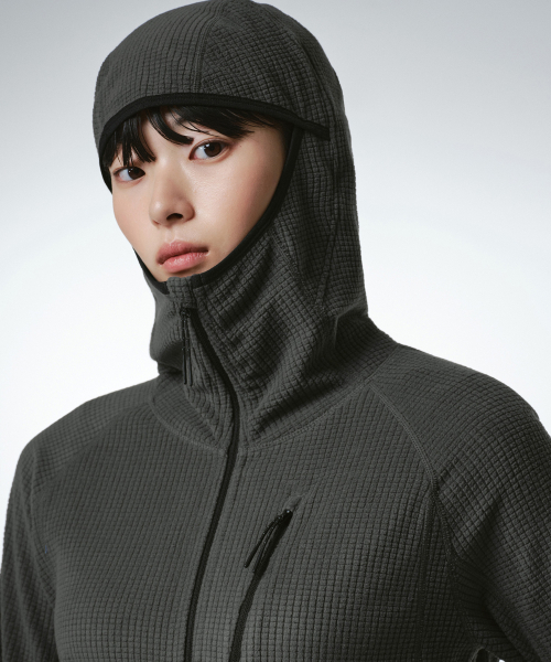 MUSINSA STANDARD WOMAN（ムシンサスタンダードウーマン）の「[シティレジャー] ウィメンズ グリッド ポーラ フリース バラクラバ フーデッド ジップアップ [マッドグレー]（パーカー・レディース・その他・SMALL/MEDIUM/LARGE/X-SMALL）」の4枚目の写真