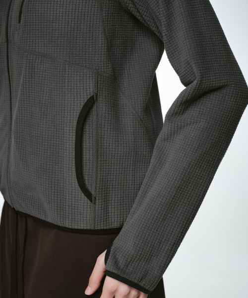 MUSINSA STANDARD WOMAN（ムシンサスタンダードウーマン）の「[シティレジャー] ウィメンズ グリッド ポーラ フリース バラクラバ フーデッド ジップアップ [マッドグレー]（パーカー・レディース・その他・SMALL/MEDIUM/LARGE/X-SMALL）」の7枚目の写真
