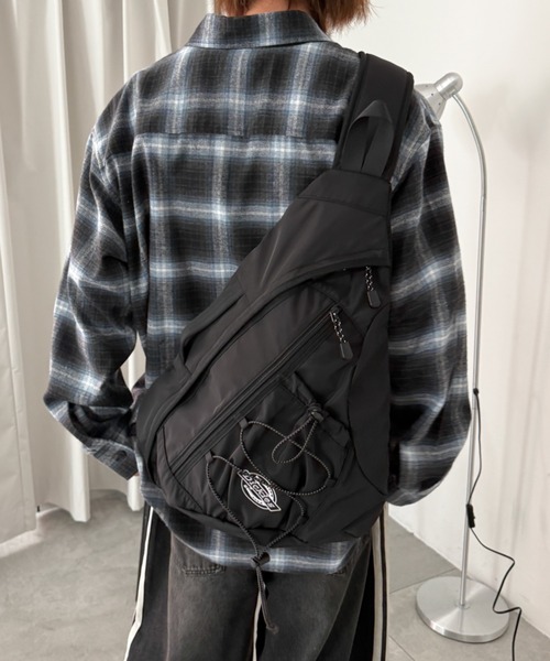 Dickies（ディッキーズ）の「∴WEGO/別注Dickiesワンショルダーバッグ（ショルダーバッグ・レディース・ブラック系その他/オフホワイト/ブラック/ライトグレー・FREE）」の3枚目の写真