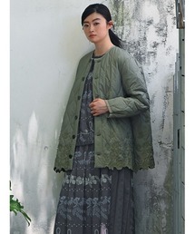 SUPER HAKKA（スーパーハッカ）の「ナイロンキルティング　アネモネスカラップ刺繍ノーカラーブルゾン（ブルゾン）」