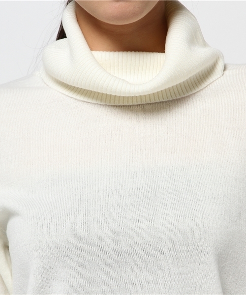 Denime（ドゥニーム）の「ソフトタッチタートルネックニット（ニット/セーター・レディース・アイボリー/ブラック/グレー/ダークグリーン・FREE）」の11枚目の写真