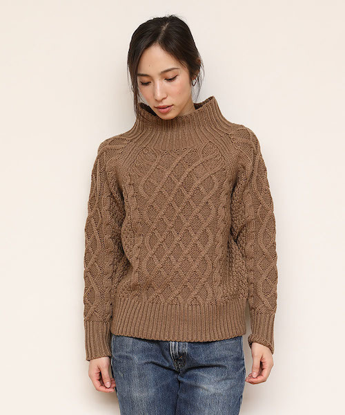 STYLEDOOR（スタイルドア）の「ハイネックケーブルニットプルオーバー（ニット/セーター・レディース・オフホワイト/ライトグレー/ダークオレンジ/グリーン/モカ・FREE）」の4枚目の写真