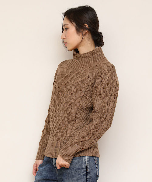 STYLEDOOR（スタイルドア）の「ハイネックケーブルニットプルオーバー（ニット/セーター・レディース・オフホワイト/ライトグレー/ダークオレンジ/グリーン/モカ・FREE）」の10枚目の写真
