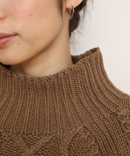 STYLEDOOR（スタイルドア）の「ハイネックケーブルニットプルオーバー（ニット/セーター・レディース・オフホワイト/ライトグレー/ダークオレンジ/グリーン/モカ・FREE）」の9枚目の写真