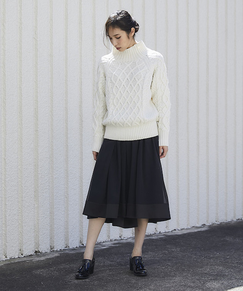 STYLEDOOR（スタイルドア）の「ハイネックケーブルニットプルオーバー（ニット/セーター・レディース・オフホワイト/ライトグレー/ダークオレンジ/グリーン/モカ・FREE）」の12枚目の写真