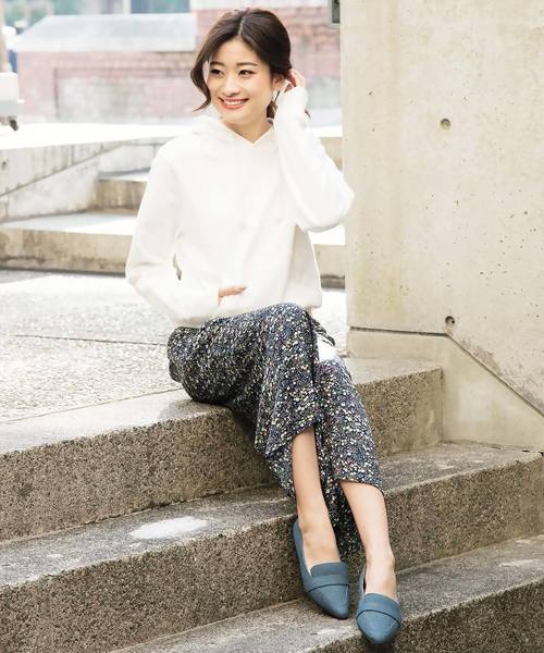 KOBE LETTUCE（コウベレタス）の「ポインテッドトゥフラットローファーパンプス（パンプス・レディース・ブラック/ベージュ/オレンジ/ホワイト系その他/ブルー系その他・LL/S/M/L）」の15枚目の写真