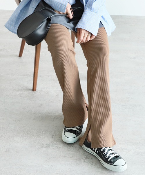 reca（レカ）の「リブフレアパンツ スリット入り（レギンス/スパッツ・レディース・ライトグレー/ブラック/ベージュ/ダークグレー/ブラウン/キャメル/カーキ/モカ/ブルー系その他/サックスブルー/グレイッシュベージュ/ダークベージュ/アイボリー/ブラウン系その他・FREE）」の7枚目の写真