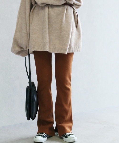 reca（レカ）の「リブフレアパンツ スリット入り（レギンス/スパッツ・レディース・ライトグレー/ブラック/ベージュ/ダークグレー/ブラウン/キャメル/カーキ/モカ/ブルー系その他/サックスブルー/グレイッシュベージュ/ダークベージュ/アイボリー/ブラウン系その他・FREE）」の14枚目の写真