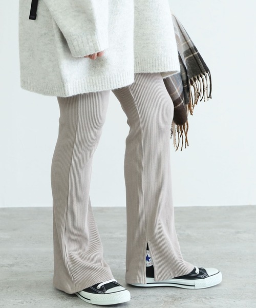 reca（レカ）の「リブフレアパンツ スリット入り（レギンス/スパッツ・レディース・ライトグレー/ブラック/ベージュ/ダークグレー/ブラウン/キャメル/カーキ/モカ/ブルー系その他/サックスブルー/グレイッシュベージュ/ダークベージュ/アイボリー/ブラウン系その他・FREE）」の9枚目の写真