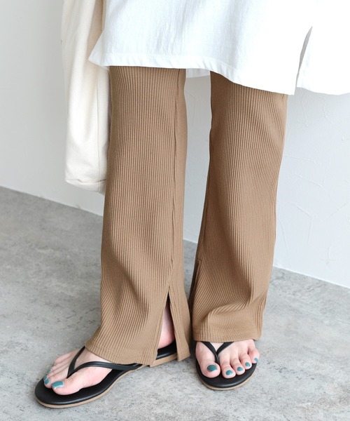 reca（レカ）の「リブフレアパンツ スリット入り（レギンス/スパッツ・レディース・ライトグレー/ブラック/ベージュ/ダークグレー/ブラウン/キャメル/カーキ/モカ/ブルー系その他/サックスブルー/グレイッシュベージュ/ダークベージュ/アイボリー/ブラウン系その他・FREE）」の6枚目の写真