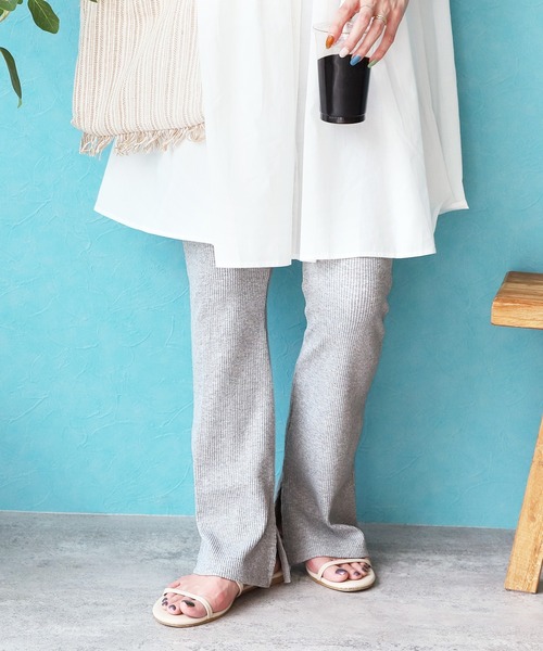 reca（レカ）の「リブフレアパンツ スリット入り（レギンス/スパッツ・レディース・ライトグレー/ブラック/ベージュ/ダークグレー/ブラウン/キャメル/カーキ/モカ/ブルー系その他/サックスブルー/グレイッシュベージュ/ダークベージュ/アイボリー/ブラウン系その他・FREE）」の21枚目の写真