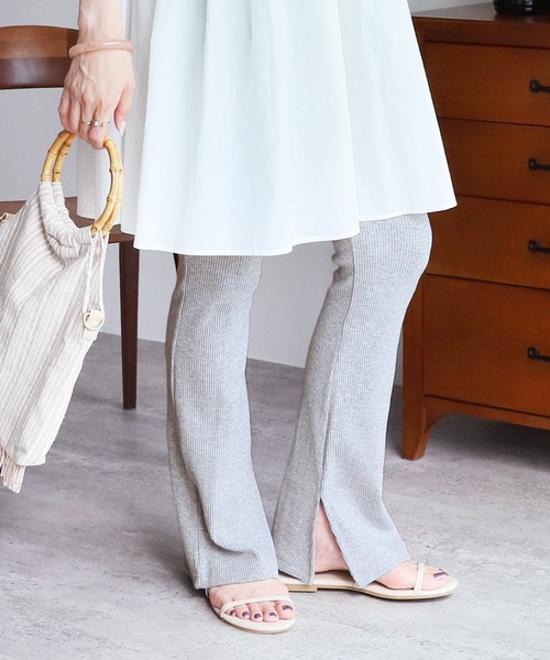 reca（レカ）の「リブフレアパンツ スリット入り（レギンス/スパッツ・レディース・ライトグレー/ブラック/ベージュ/ダークグレー/ブラウン/キャメル/カーキ/モカ/ブルー系その他/サックスブルー/グレイッシュベージュ/ダークベージュ/アイボリー/ブラウン系その他・FREE）」の22枚目の写真