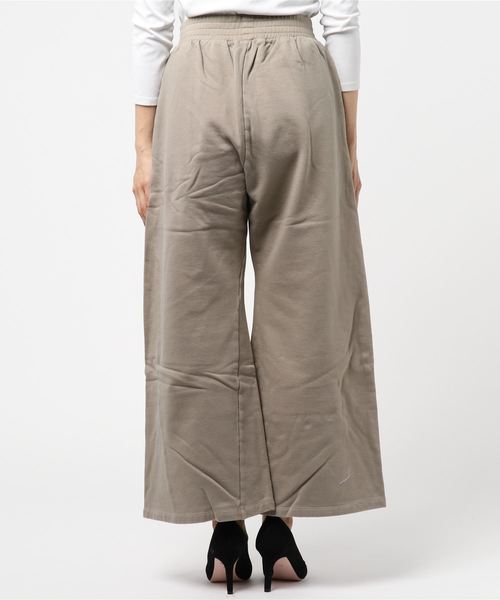 MAISON EUREKA（メゾンエウレカ）の「【MAISON EUREKA】slack baggy sweat pants（その他パンツ・レディース・ベージュ・SMALL）」の3枚目の写真