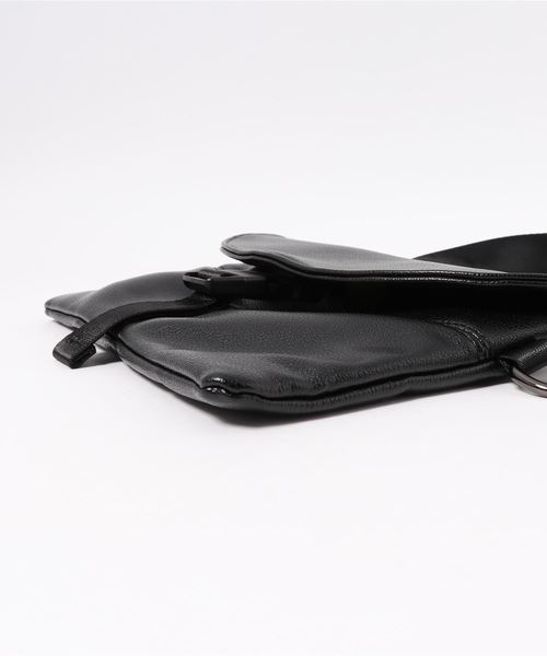 Fun & Daily(ファンアンドデイリー)の「2Way Middle Flap Shoulder Bag(ショルダーバッグ・メンズ・ブラック・FREE)」の2枚目の写真
